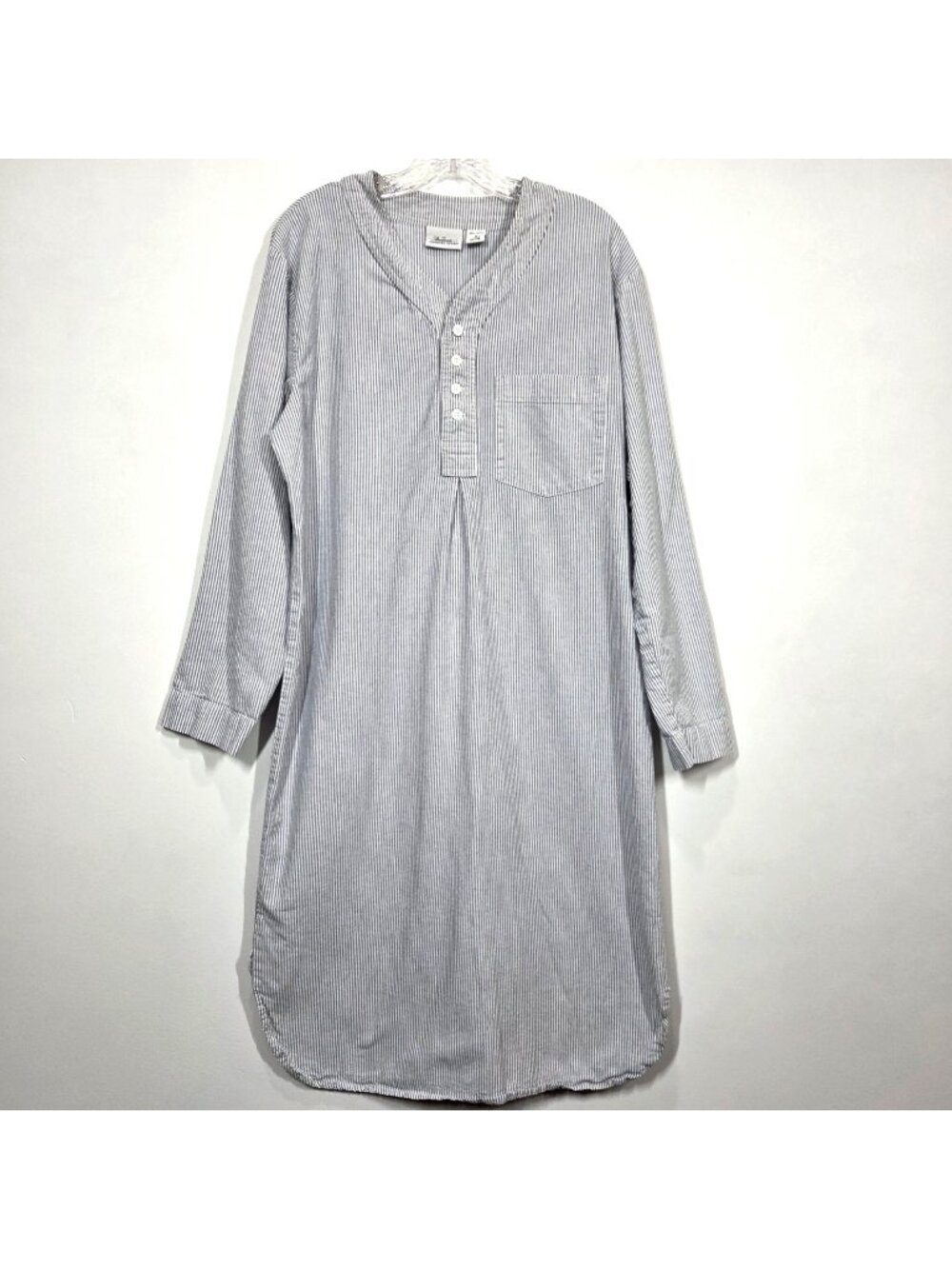 The Vermont Country Store Nightshirt Mens Medium Blue Pinstripe Sleep Shirt